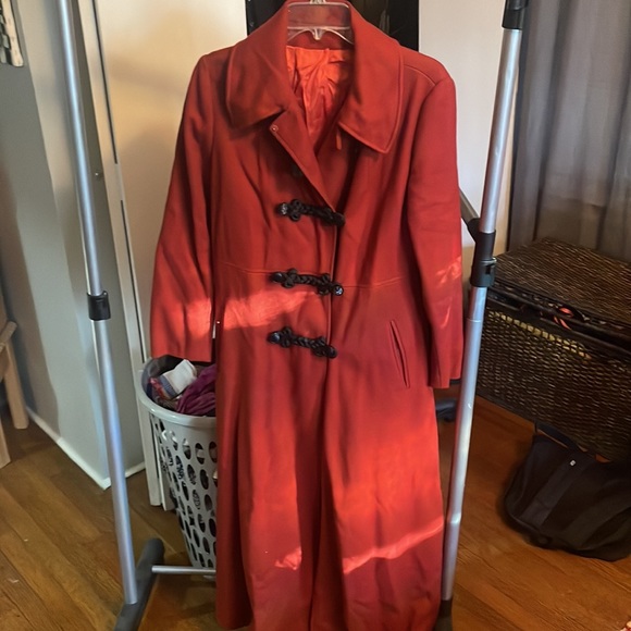 VINTAGE 1060’s Blood red Wool ankle length coat. 1960’s vintage. - Picture 5 of 5